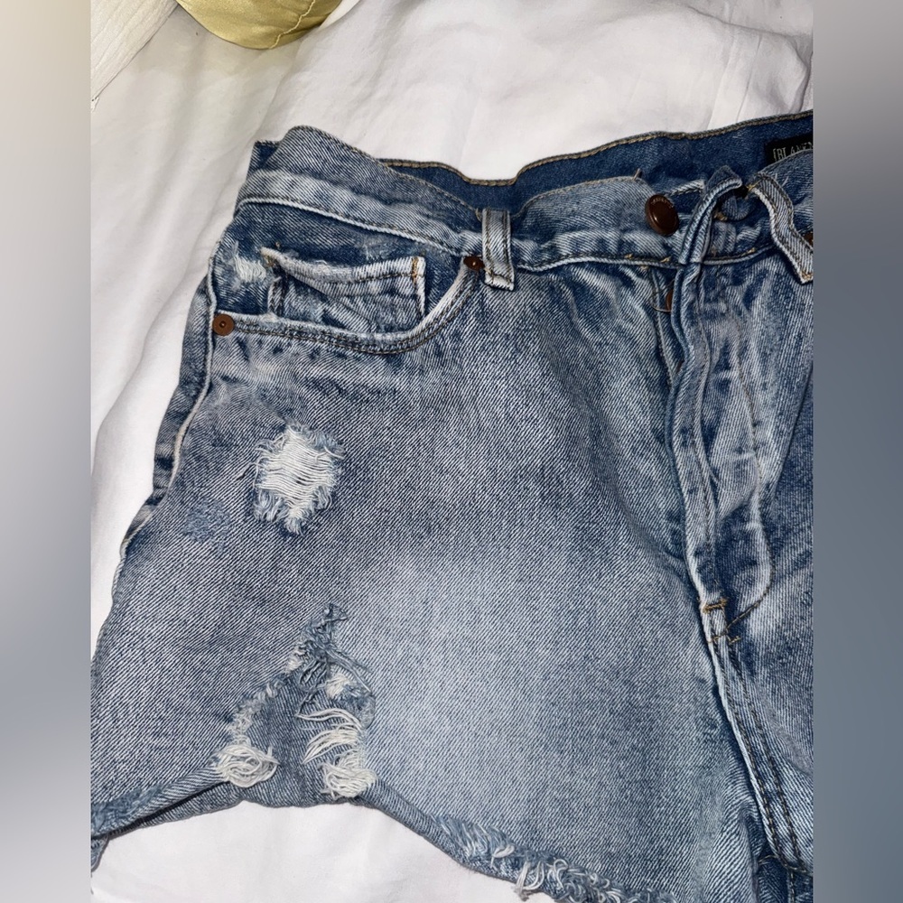 BLANKNYC Women's Hollyweird Distressed Denim Cutoff Shorts Blue Size 29 Mid Rise - Picture 8 of 14